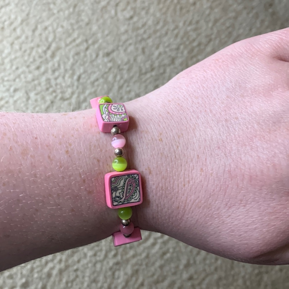 Toggle bracelet with adorable paisley design.
